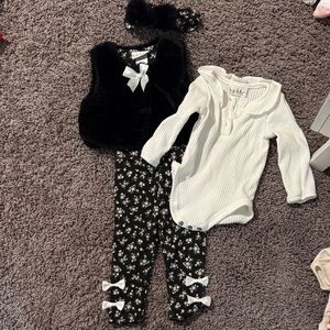 Baby Girl Outfit with Floral Leggings and Vest Nicole Miller